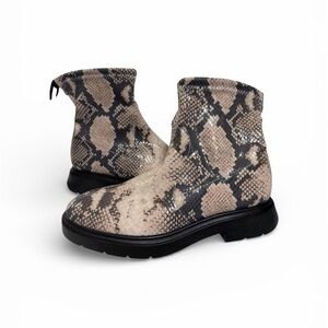 Stuart Weitzman Benita Flat Snake Print Ankle Boots US 4 (Fits 5) EU 34.5